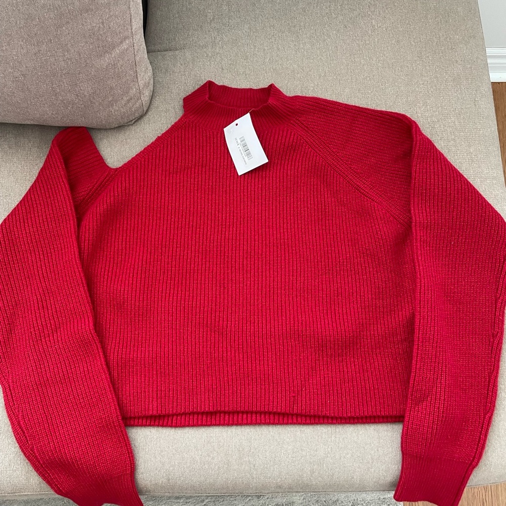 Oak and Fort women’s size medium cropped cold shoulder sweater - red.
